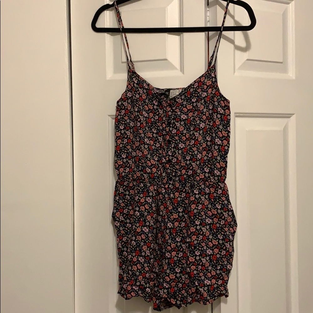 ⭐️3/$20⭐️ H&M Floral Romper in 6